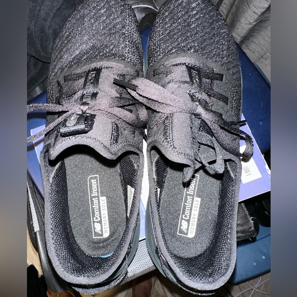 New Balance women’s 9.5 US EU41 memory sole worn once. Run narrow - Picture 1 of 4